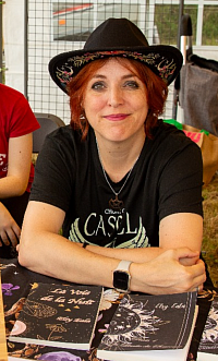 Elsy Eala en dédicace au salon du livre du Moulin du Mont-Dol